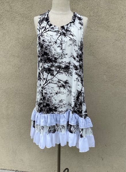 Ruffle Print Sleeveless short dress - White/Blk Tree